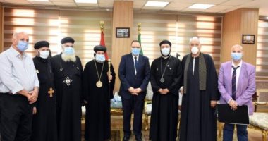 مدير الأمن و أسقف ميت غمر وبلاد الشرقية ووفد كنسى يهنئون محافظ الشرقية بالعيد