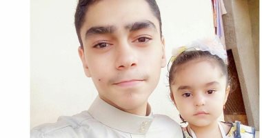  فرحة العيد.. "أحمد" من البحيرة  يشارك بصورة احتفاله مع أخته بعيد الأضحى