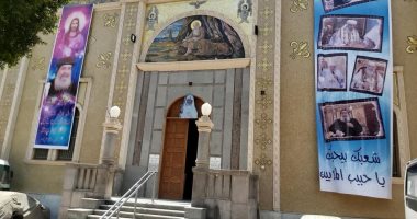 إيبارشية قنا تستقبل أسقفها باللافتات والشيكولاتة بعد عودته من الاعتكاف.. صور