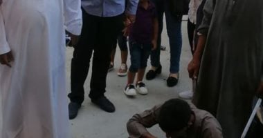 الفريق الطبى بمستشفى الأقصر العام للعزل الصحى يحتفلون بالعيد بذبح خروف