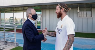 رئيس ريال مدريد يحفز نجوم الفريق قبل مواجهة مان سيتى بدورى الأبطال.. صور