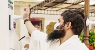 السعودية تلزم الحجاج بارتداء "إسورة" ذكية لتسهيل التواصل 