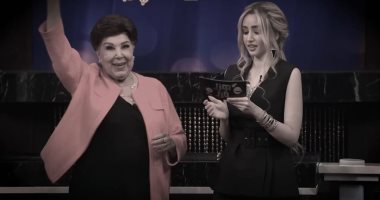 ِفيديو.. هنا الزاهد تعرض آخر ظهور للفنانة رجاء الجداوي وإهداء خاص 