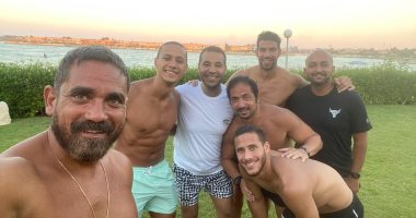 محمد حمدى يجمع أمير كرارة ونجوم الأهلى فى عطلة صيفية.. صور