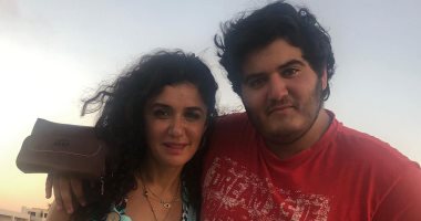 غادة عادل فى أحدث ظهور لها مع ابنها: الحب.. من قلب الحدث