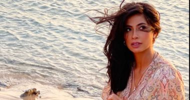 روبي فى جلسة تصوير جديدة علي البحر بلوك صيفى.. صور