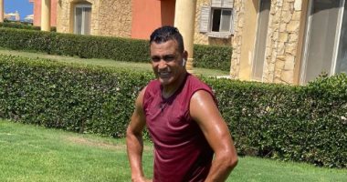 عصام الحضرى يستعرض لياقته البدنية بعد التدريب الصباحى × 3 صور