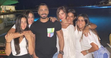 تامر حسنى يحتفل بالانتهاء من تسجيل ألبومه الجديد.. صور 