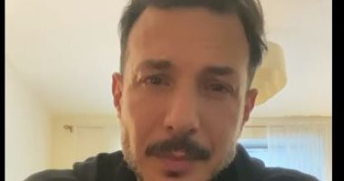 فيديو لباسل خياط باكيا: فجعتنى وفاة الوالد وأرجو منكم الدعاء له