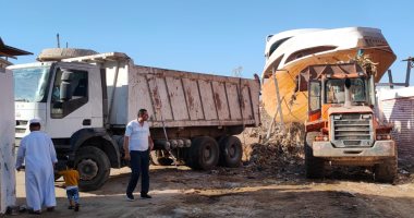 البيئة تزيل كافة تراكمات المخلفات بمدينة البرلس استجابة لشكوى أهالى المنطقة