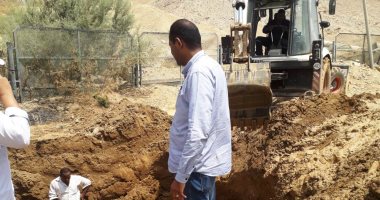 محافظ أسوان يوجه بسرعة إصلاح خط عمومى لمياه الشرب بالصداقة