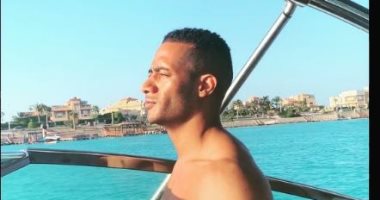 محمد رمضان فى أحدث ظهور له يقود يخت بالساحل الشمالى.. فيديو