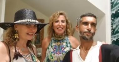 "الصيف وحلاوته".. يسرا مع أصدقائها بلوك صيفى خلال أجازتها  