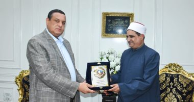 محافظ البحيرة يكرم وكيل وزارة الأوقاف السابق ويستقبل الوكيل الجديد 