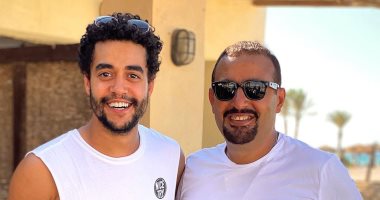 أبيض × أبيض.. أحمد السقا وخالد أنور يستمتعان بأجازة الصيف.. صورة