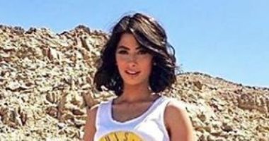 روبى تعيد نشر صورة جريئة لها من 3 سنين "بالشورت الجينز"