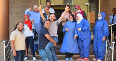 احتفالات بمستشفى الأقصر  بعد شفاء آخر مصابين بكورونا وإغلاق "العزل الصحى"