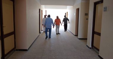 تجهيز المقرات الانتخابية لمجلس الشيوخ بكوم أمبو فى أسوان.. صور