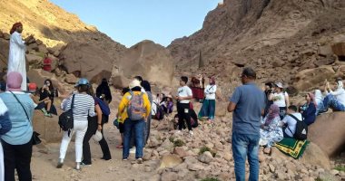 زوار سانت كاترين ينعشون الحركة فى أوديتها وعلى قمم الجبال المقدسة.. صور