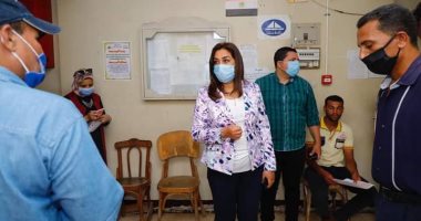 محافظ دمياط: توفير مقاعد إضافية بأماكن الانتظار للمواطنين الراغبين فى التصالح 