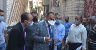 محافظ المنيا يحٌيل رئيسا قريتين ومسؤولى الإزالات وفنى التنظيم للتحقيق
