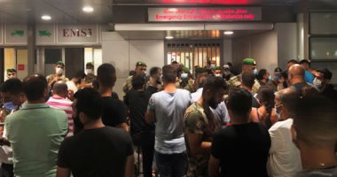 مئات الشبان فى لبنان يتبرعون بالدم لضحايا انفجار بيروت
