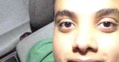 "خالد" يهنئ ابن عمه "عمر" بعد حصوله على مجموع 99.15% بالثانوية العامة