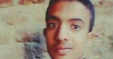"على" يهنئ ابن عمه "أحمد" بعد حصولها على مجموع 99.15% بالثانوية العامة