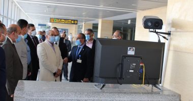 صور.. وزير الطيران يتفقد مطار برج العرب ويتابع مستجدات أعمال التطوير  بالمطار