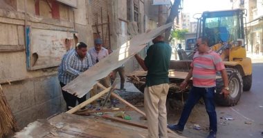 صور.. إزالة أكشاك مخالفة وسط الإسكندرية وغلق 9 محلات مخالفة