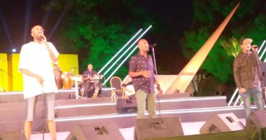 "بلاك تيما" يبدأ حفل الأوبرا بأعنية "بحار" بحضور خالد جلال