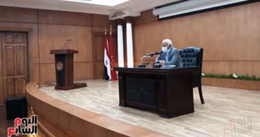 محافظ بورسعيد يطالب المواطنين بالإسراع فى تقديم طلبات التصالح بمخلفات البناء