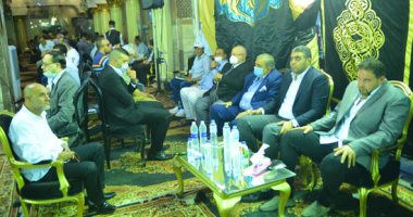 بالكمامة والكحول.. أهالى بولاق أبو العلا يعزون النائب محمد المسعود فى وفاة نجله