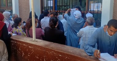 زحام فى أول يوم لتقديم تظلمات الثانوية العامة بقنا.. صور