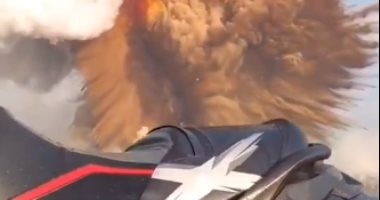 لقطات جديدة لانفجار ميناء بيروت من داخل البحر وسقوط المصور فى الماء.. فيديو وصور
