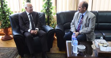 محافظ بورسعيد يزور شركة بورسعيد لتداول الحاويات والبضائع