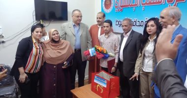 حزب الشعب الجمهورى يكرم أوائل الثانوية العامة من أبناء أسيوط.. صور
