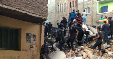 أعمال حفر الصرف الصحى وراء انهيار منزل من 5 طوابق بالمحلة