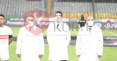 رش اللجنة وقاية.. شاهد مراحل تعقيم ملعب برج العرب قبل لقاء الزمالك والمصرى