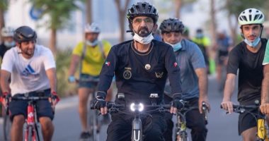 محمد بن راشد يتجول بالدراجة في شوارع دبى.. فيديو وصور 