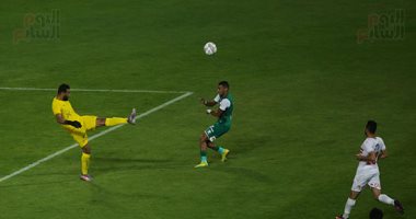 فيديو .. أبو جبل يداعب الكرة في مباراة الزمالك والمصري