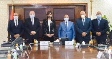 اجتماع موسع لدمج المصريين العائدين من الخارج بخطط التنمية بحضور محافظ أسوان