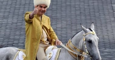 رئيس تركمانستان يطلق كتابا عن القيم الروحية ويجعل قراءته إلزامية