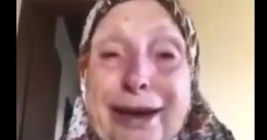 مسنة لبنانية تبكى على وطنها: بتحرقوا بيروت ليه ما فيكو رجل رشيد؟.. فيديو