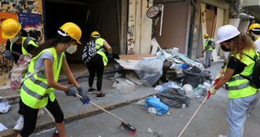 يتولون مهام الحكومة.. متطوعون في بيروت يقودون جهود الإغاثة