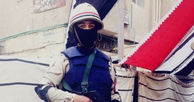 كلنا جيش مصر.. "فرج" يشارك بصورته بالزى العسكرى لتقديم الشكر للجيش المصرى