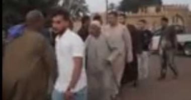 شاهد صلاة الغائب على روح شادى غريق شاطئ النخيل بقرية النجيلة بالبحيرة