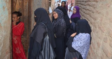 صور.. جولات لتوعية سيدات الأقصر بأهمية المشاركة فى انتخابات الشيوخ