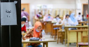 عميد "حقوق عين شمس": 20 ألف طالب يؤدون الامتحانات ومنع الدخول بدون الكمامة