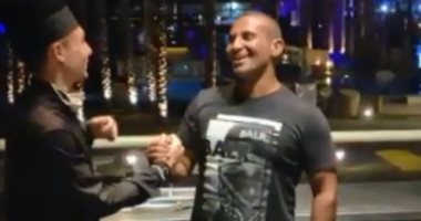 شاهد أحمد سعد يتقمص دور شيف ويصف نفسه بمتعدد المهارات